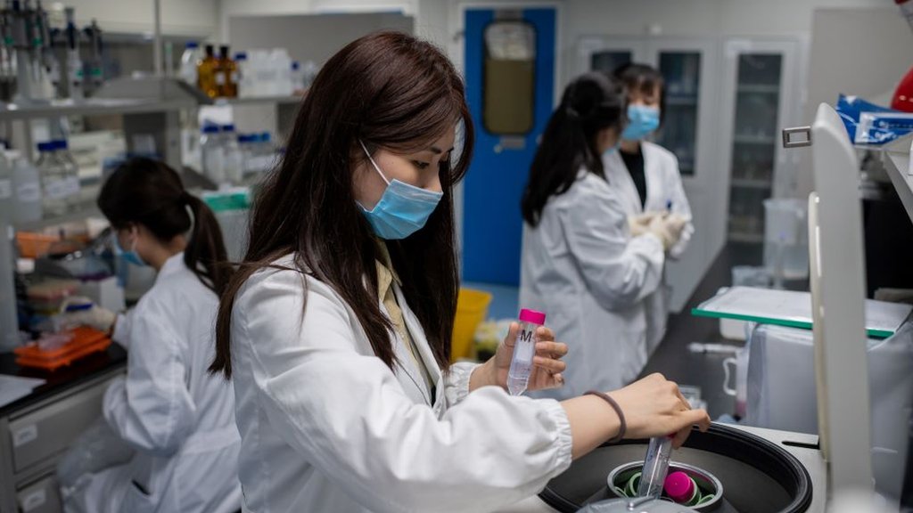 Người trẻ Hàn Quốc thử nghiệm thuốc để kiếm tiền