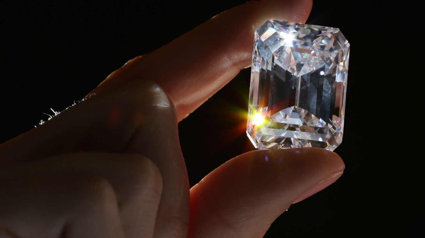 Tạo ra kim cương từ việc tái chế carbon dioxide