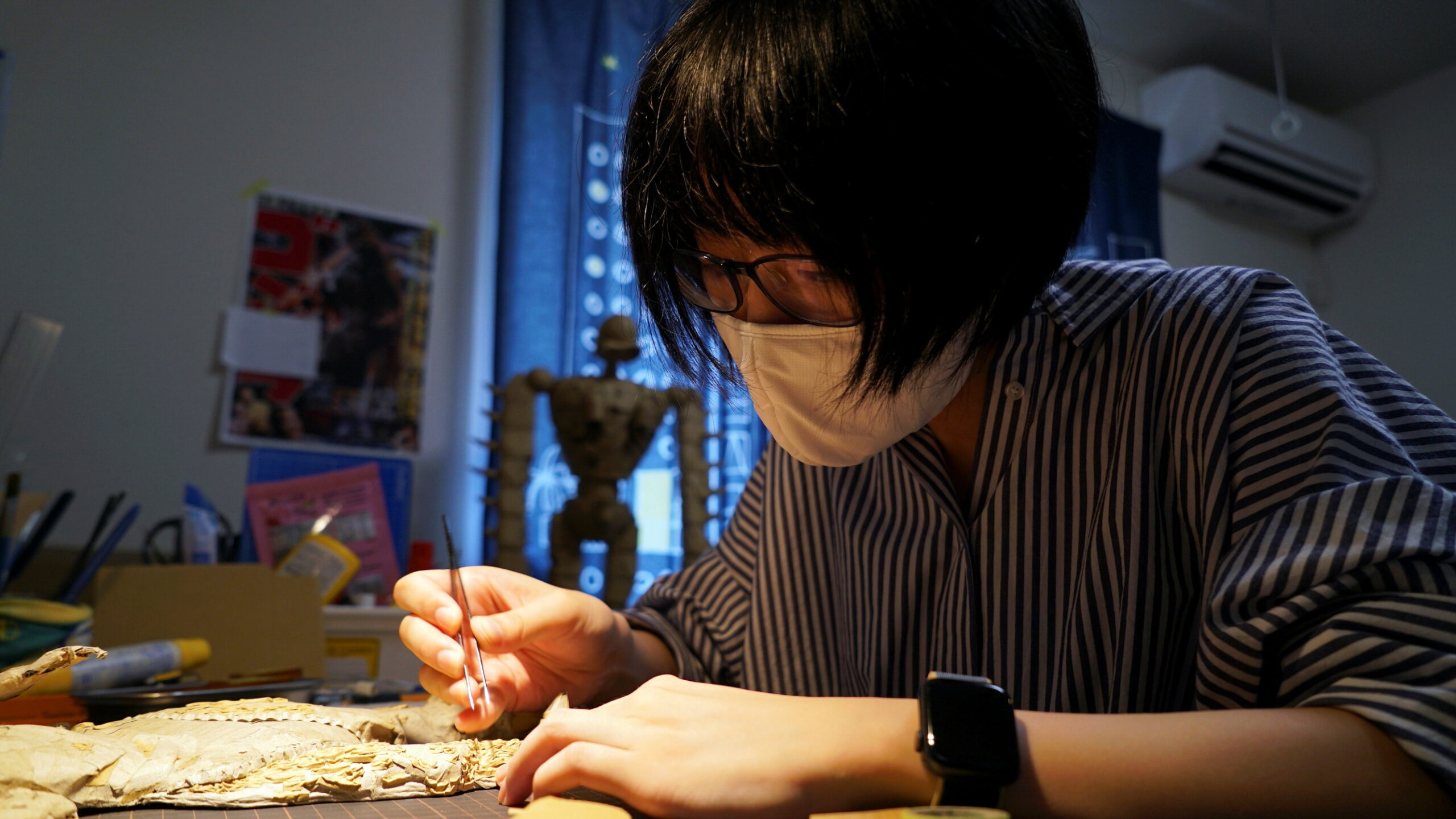 Monami Ohno dùng bìa các-tông để tạo các tác phẩm